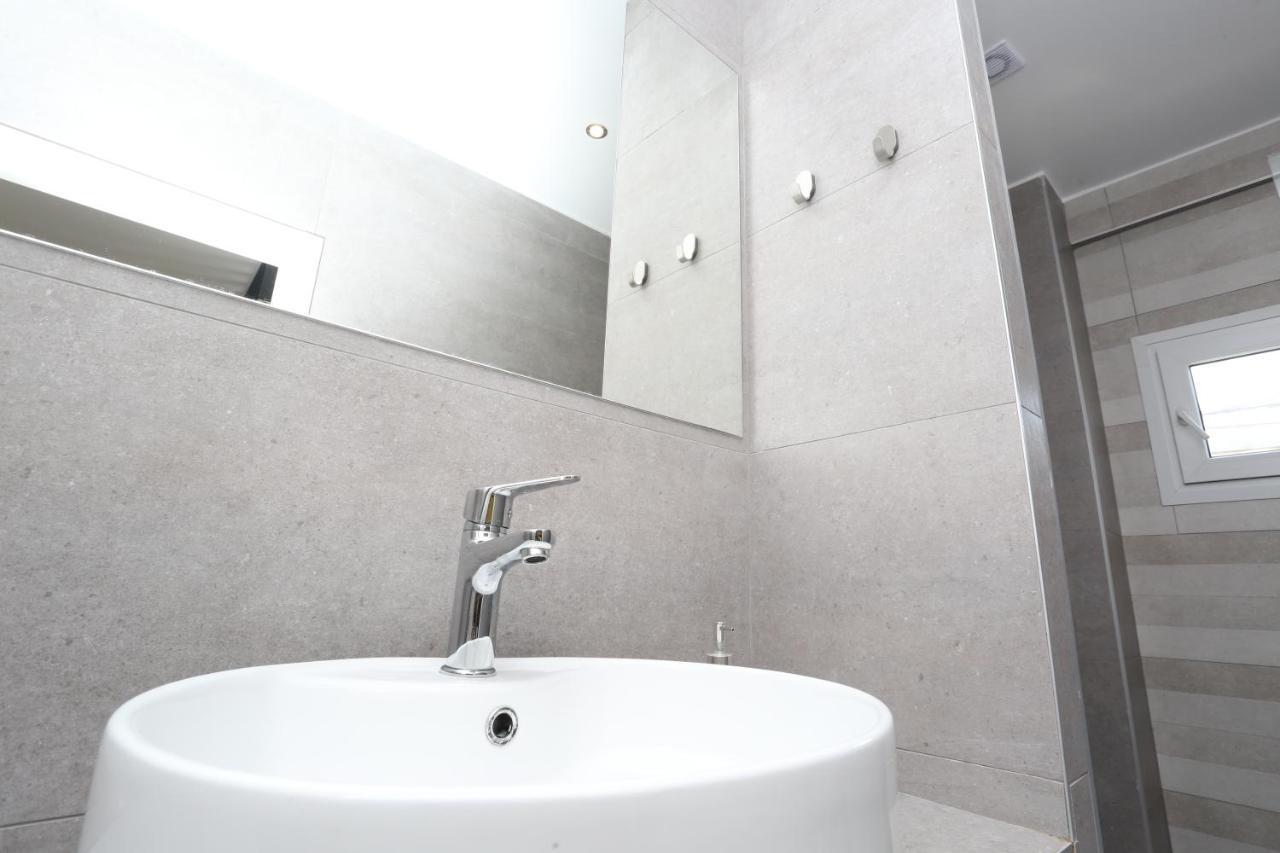 Downtown Seaside Suites เทสซาโลนิกิ ภายนอก รูปภาพ