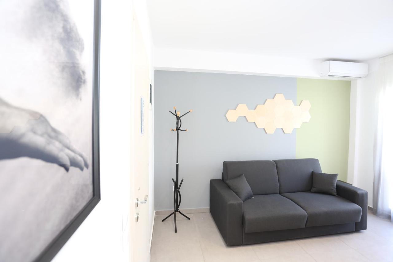 Downtown Seaside Suites เทสซาโลนิกิ ภายนอก รูปภาพ